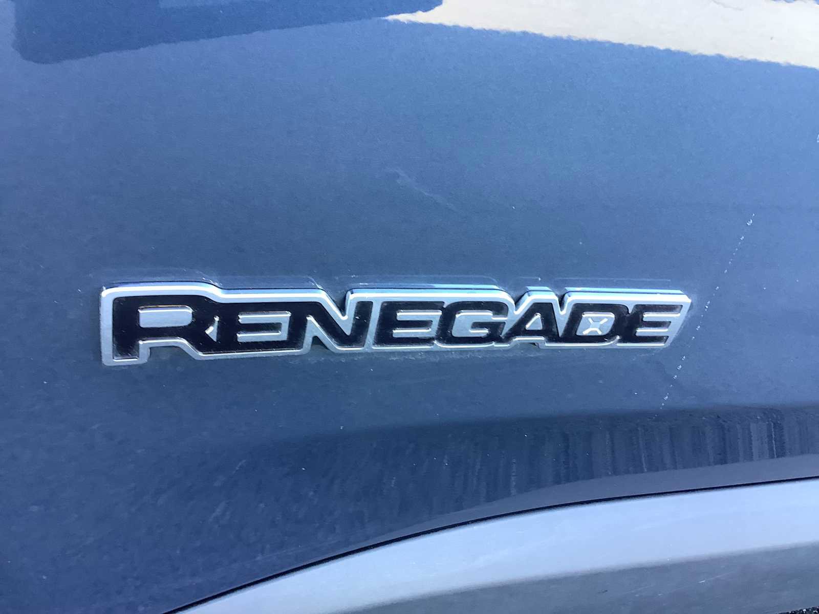 Used 2023 Jeep Renegade Latitude AWD/4WD image 7