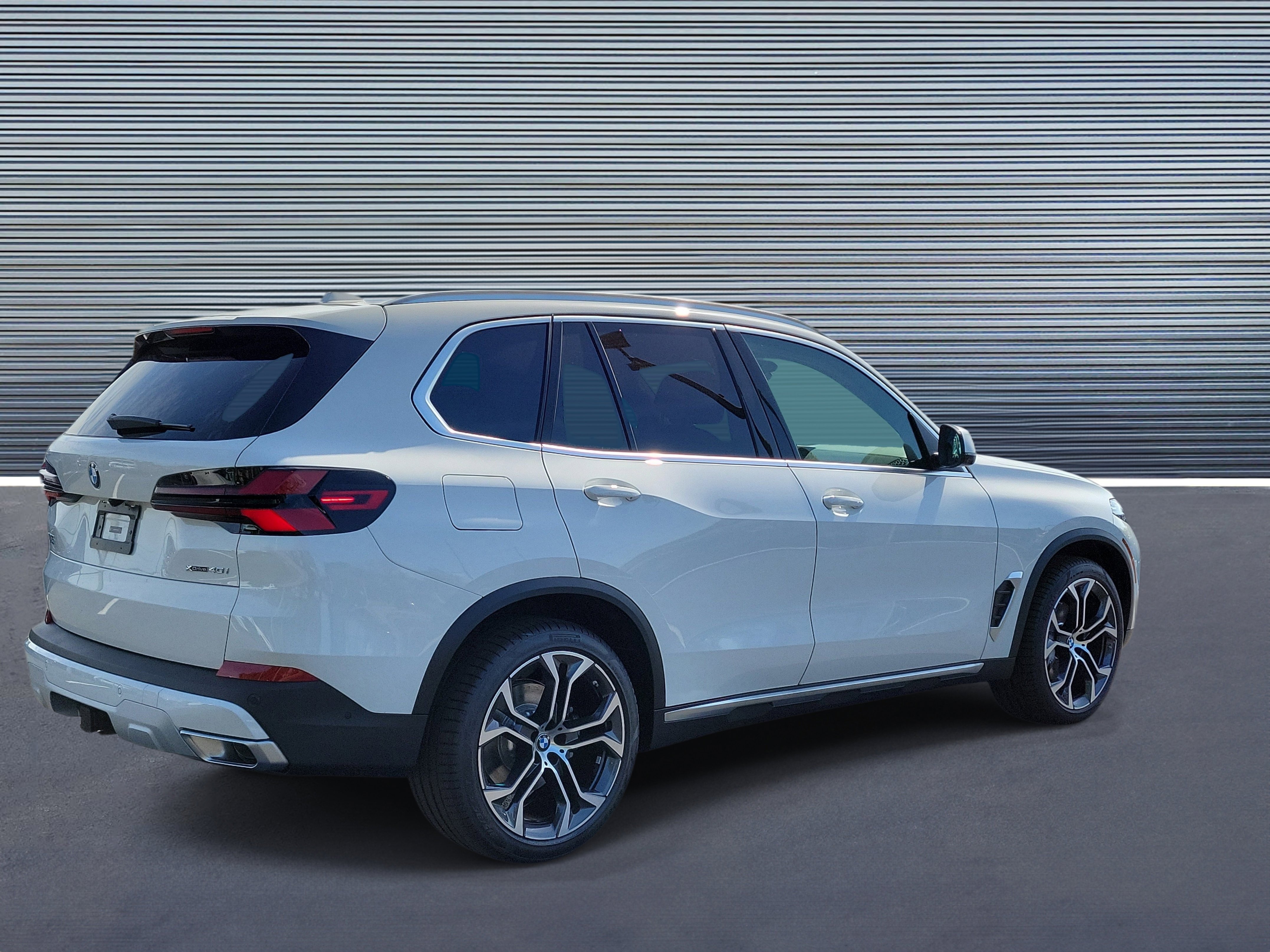 New 2026 BMW X5 xDrive40i w/ Climate Comfort Package image 3