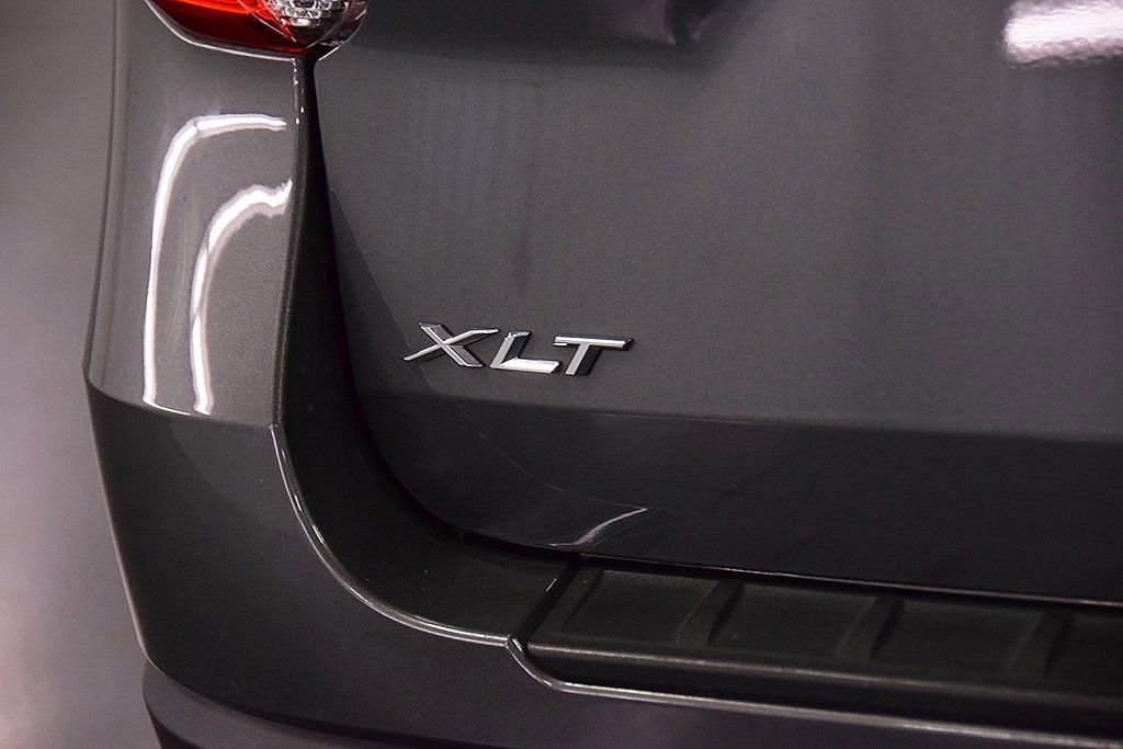 Used 2023 Ford Explorer XLT w/ Equipment Group 202A image 12