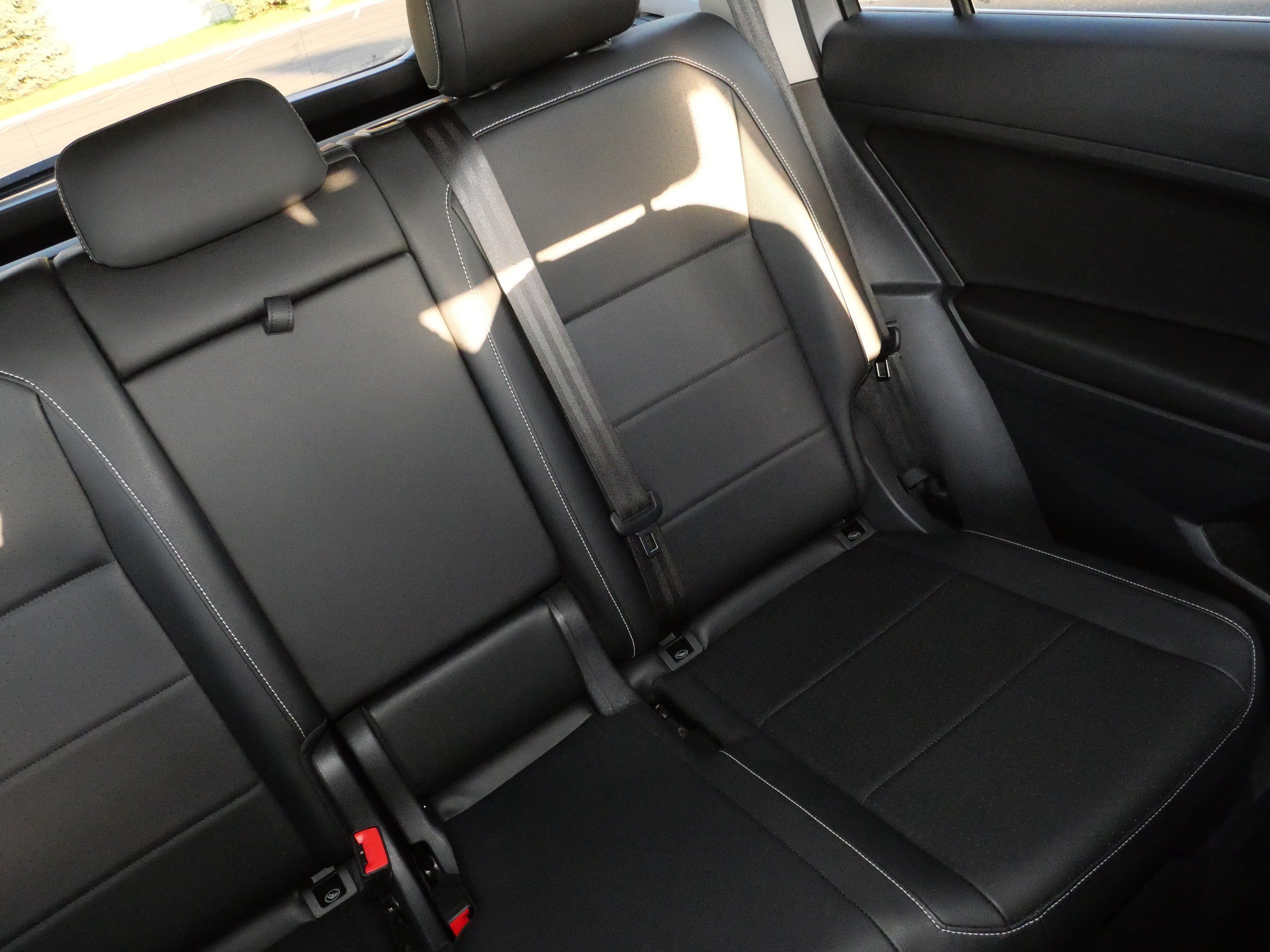 Used 2021 Volkswagen Tiguan SEL w/ 2-Row Tiguan MDO Package AWD/4WD image 14
