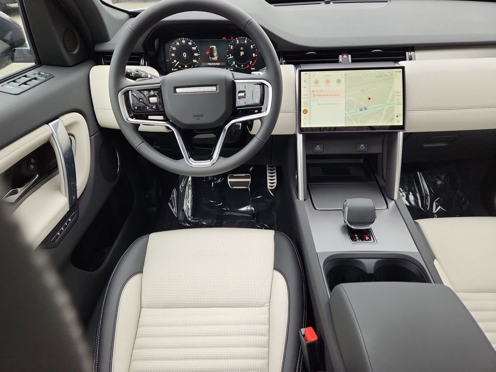 New 2026 Land Rover Discovery Sport Landmark AWD/4WD image 4