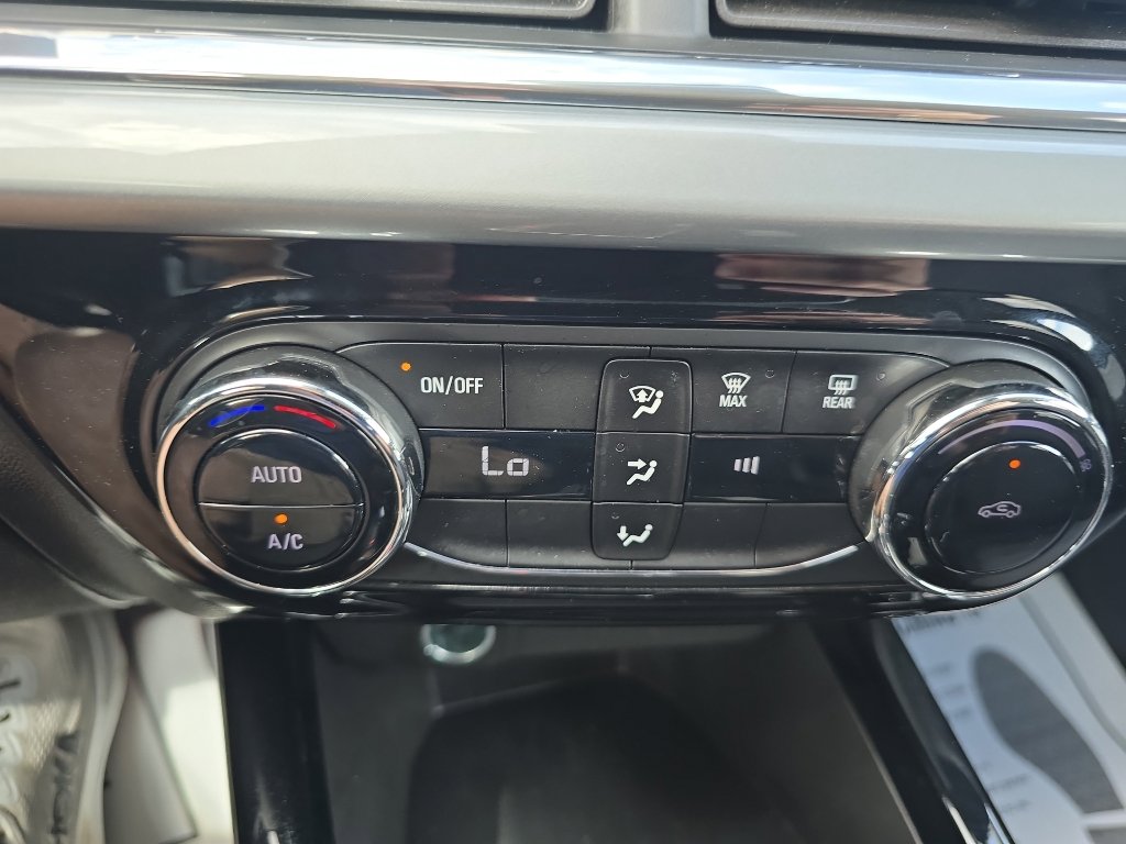 Used 2025 Chevrolet Trax LT image 25