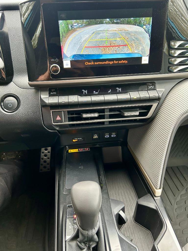 Used 2025 Toyota Camry SE image 6