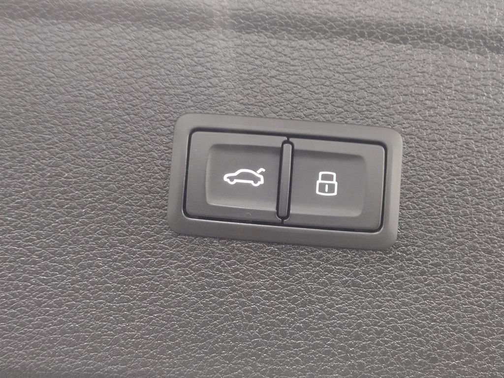 Used 2022 Audi Q5 2.0T Premium image 18