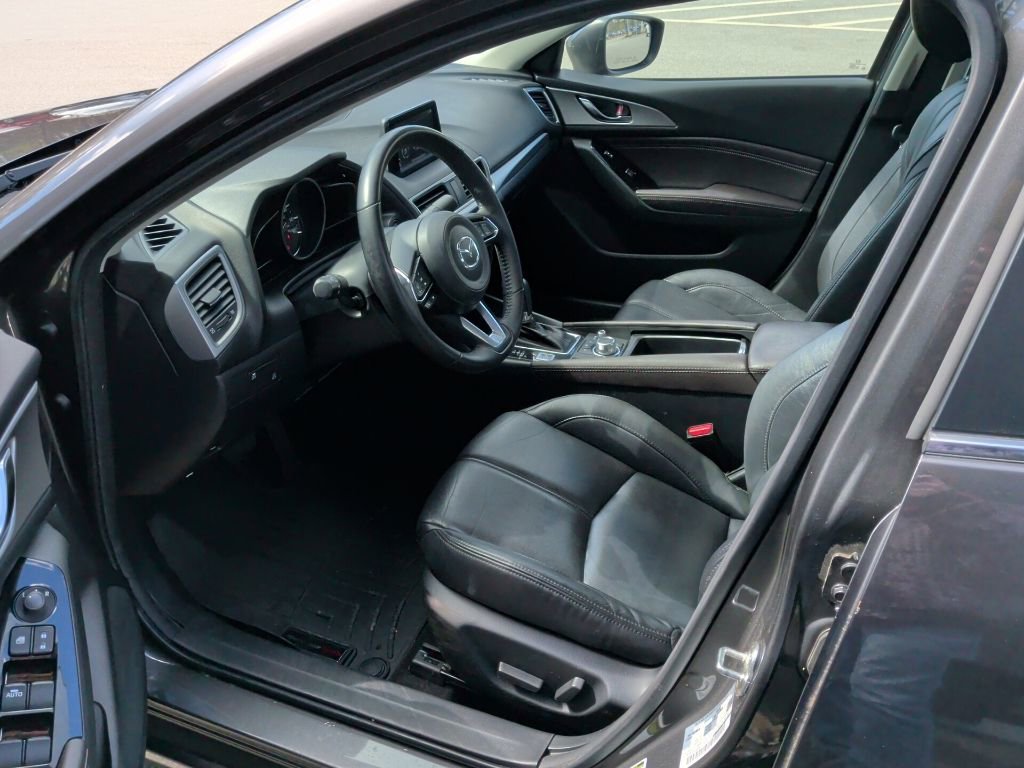 Used 2018 MAZDA MAZDA3 Touring image 11