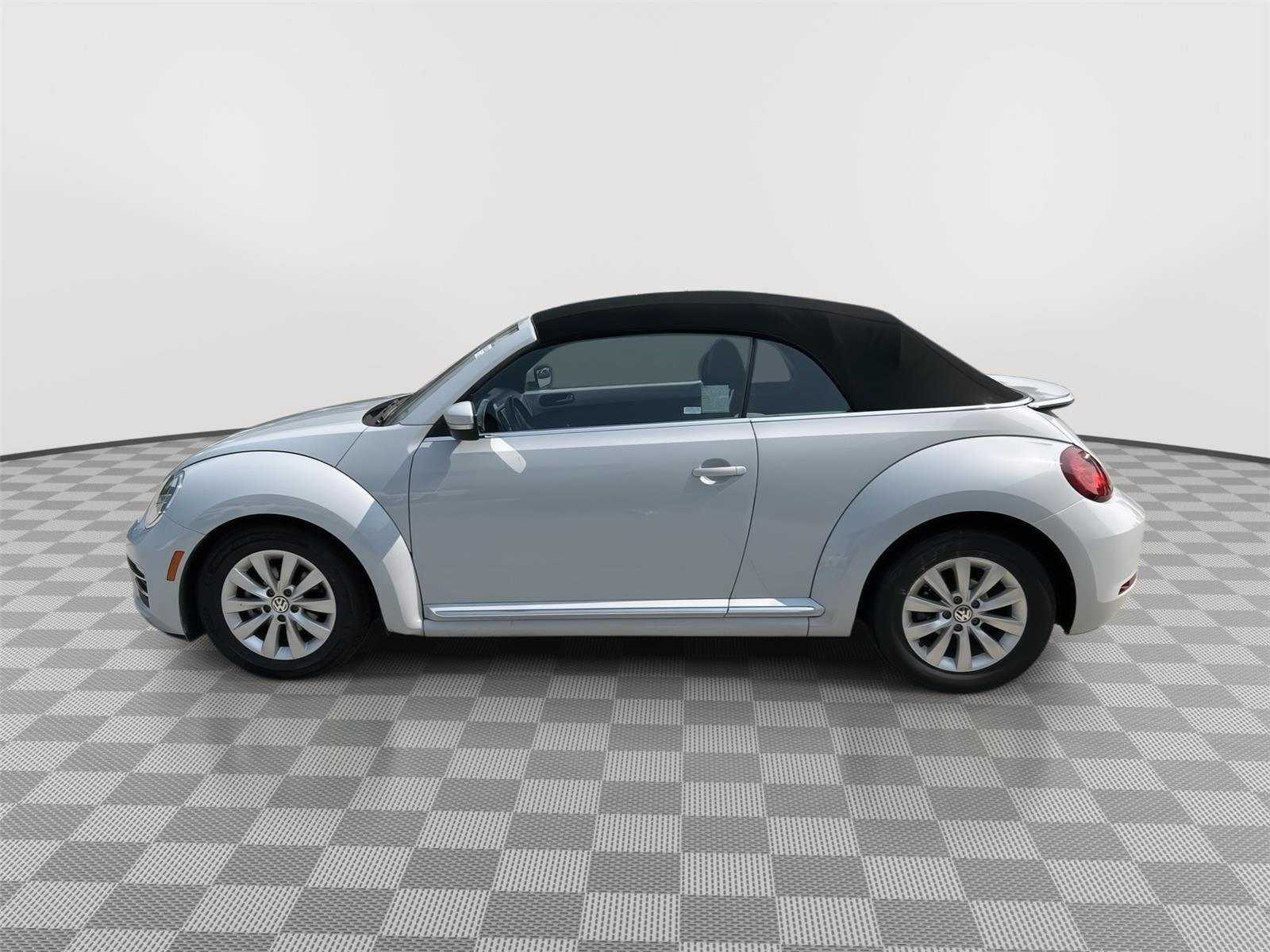 Used 2019 Volkswagen Beetle 2.0T S FWD image 4
