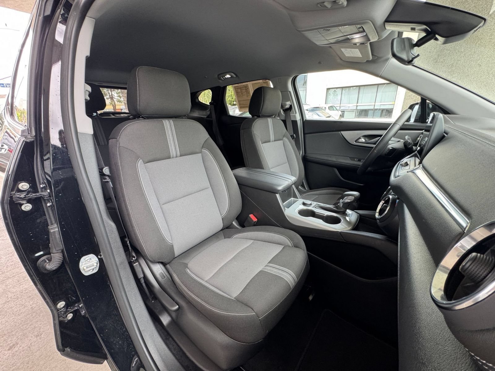 Used 2025 Chevrolet Blazer LT FWD image 37