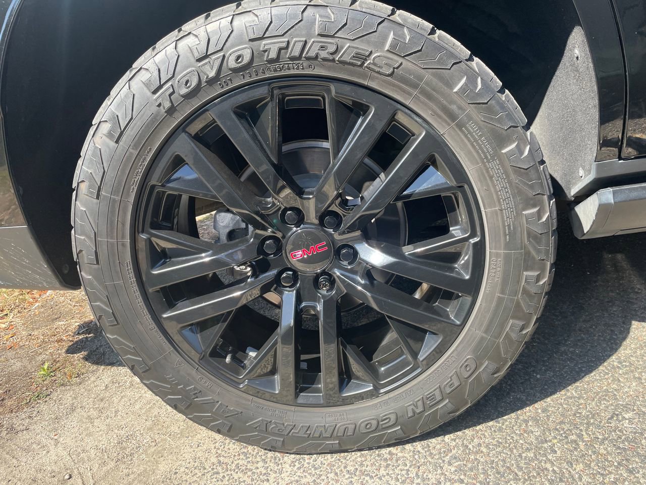 Used 2023 GMC Yukon Denali Ultimate AWD/4WD image 10