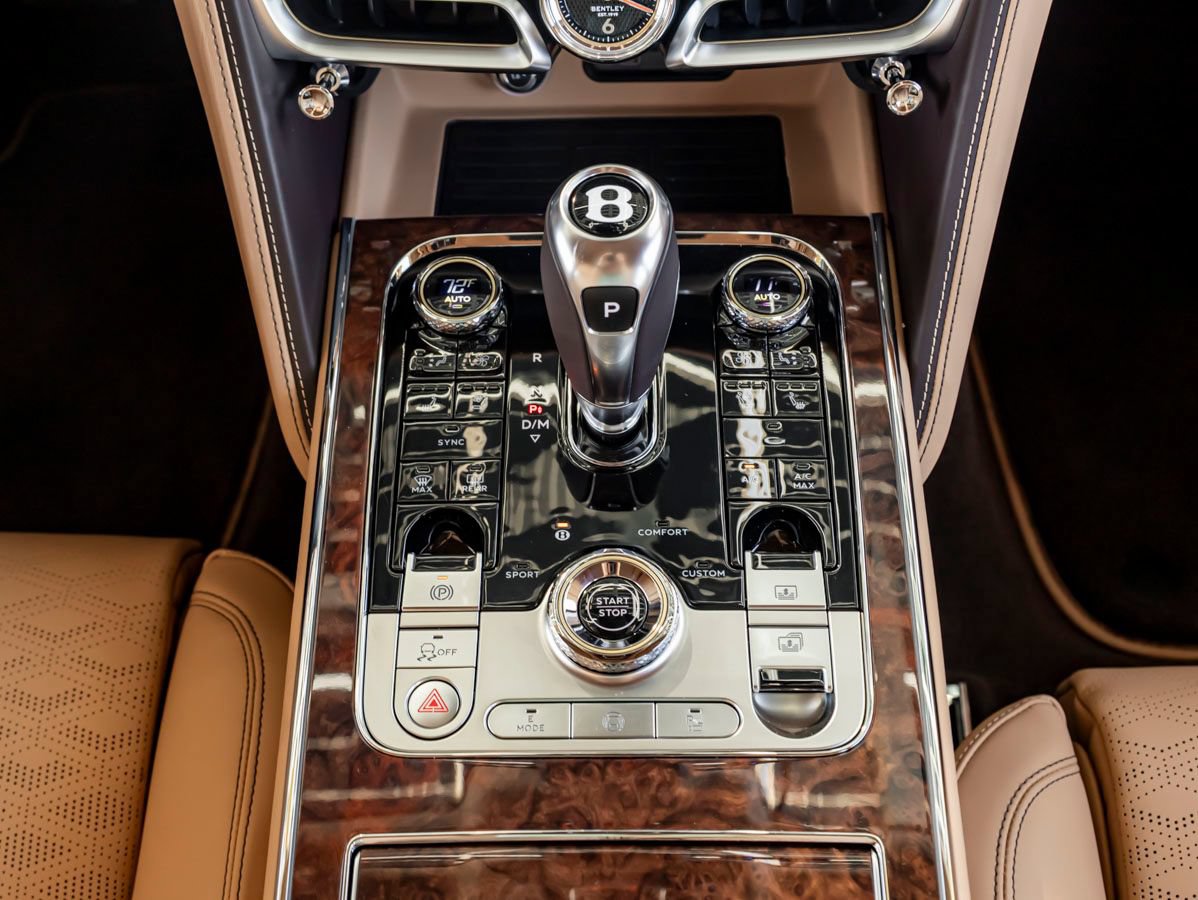 Used 2025 Bentley Flying Spur Plug-In Hybrid AWD/4WD image 22