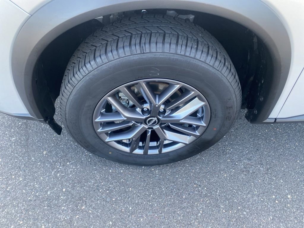 Used 2024 Nissan Rogue S image 9