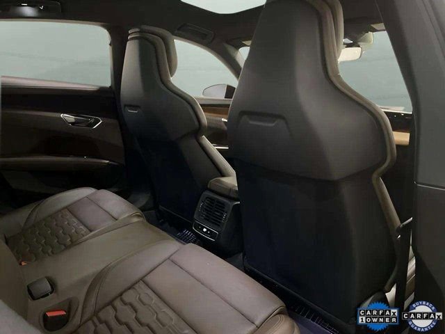 Used 2022 Audi e-tron GT Premium Plus image 21