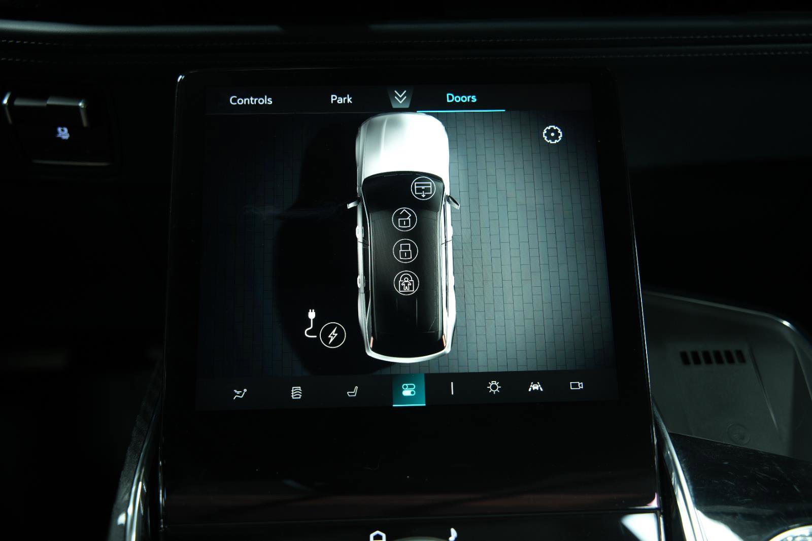 Used 2025 Cadillac Escalade IQ Luxury 2 w/ LPO, Premium Carpet Package image 39