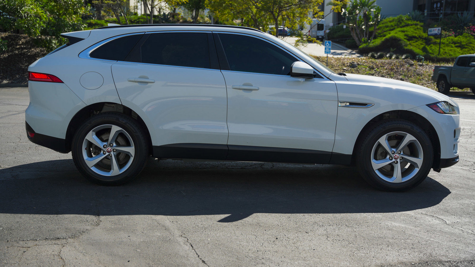Used 2019 Jaguar F-PACE Premium image 10