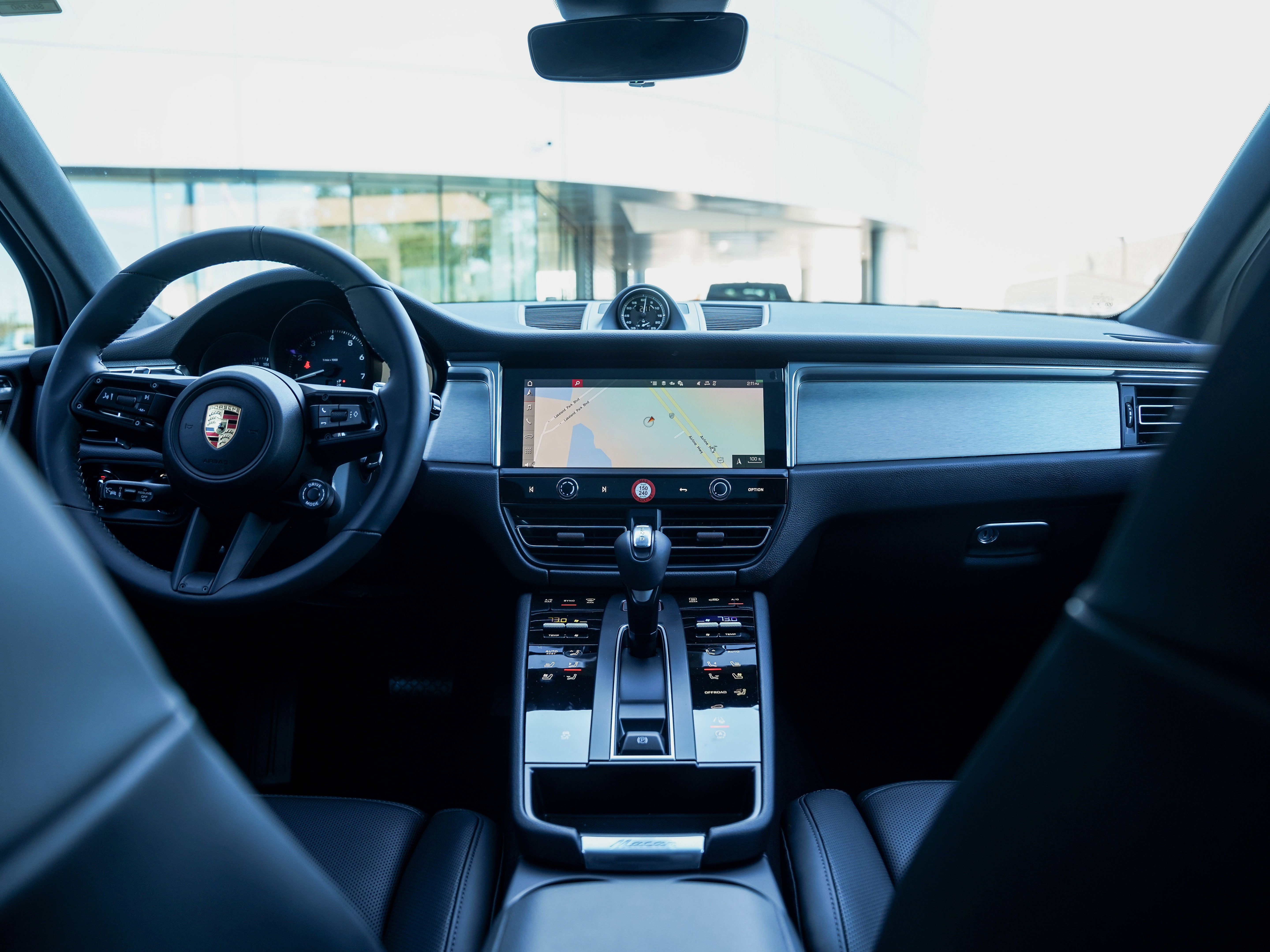 Certified 2026 Porsche Macan AWD/4WD image 25
