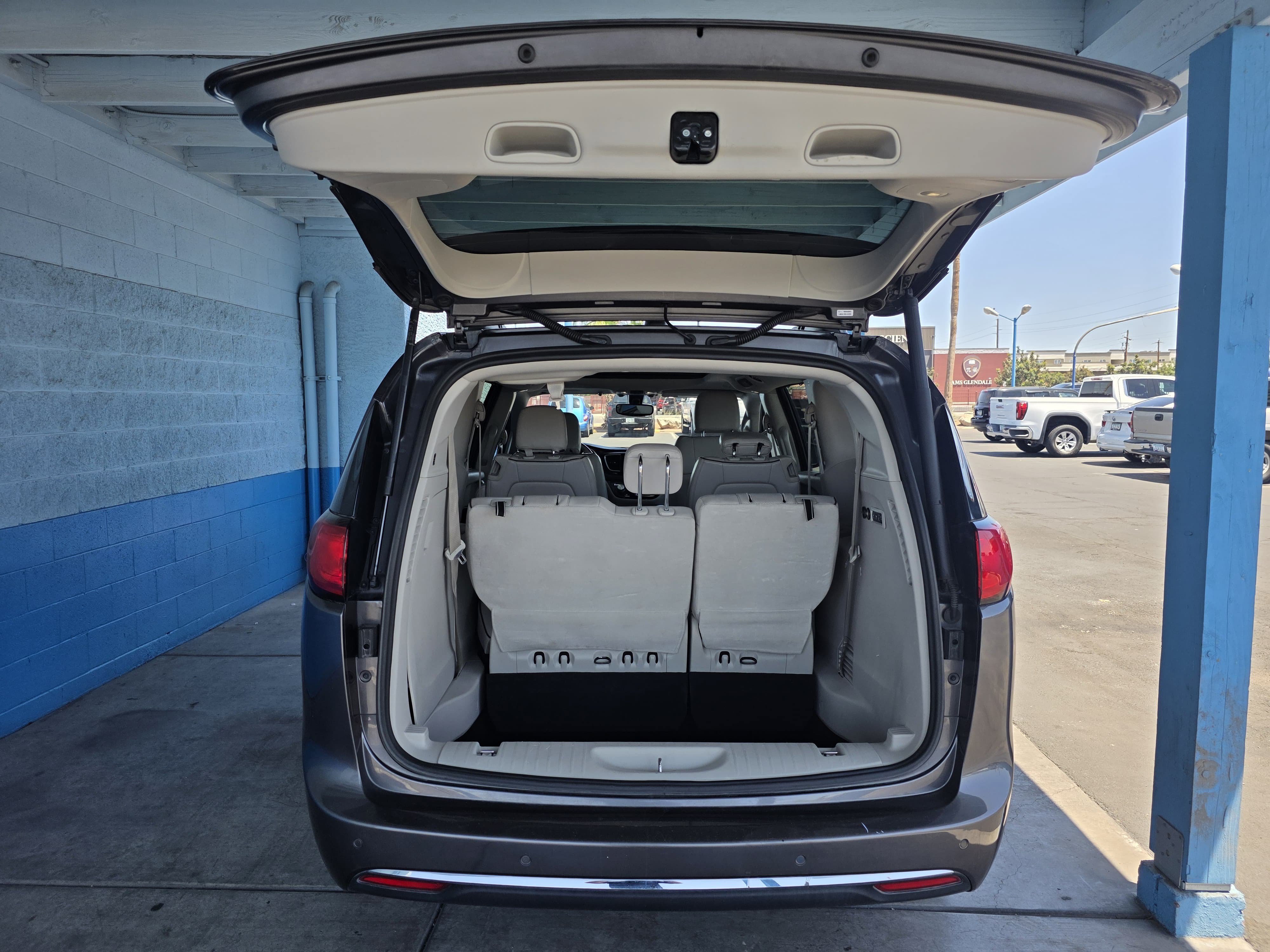 Used 2020 Chrysler Pacifica Limited FWD image 5