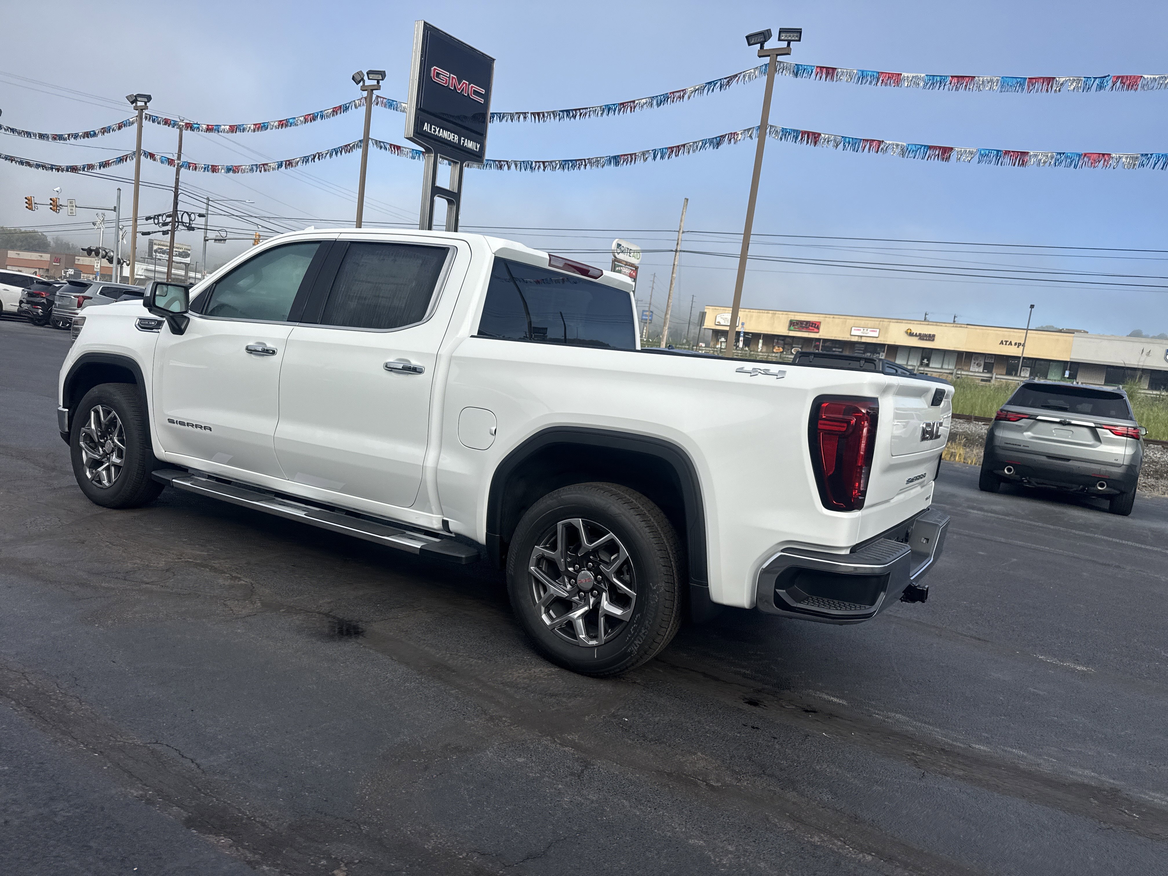 New 2026 GMC Sierra 1500 SLT w/ SLT Premium Package image 6