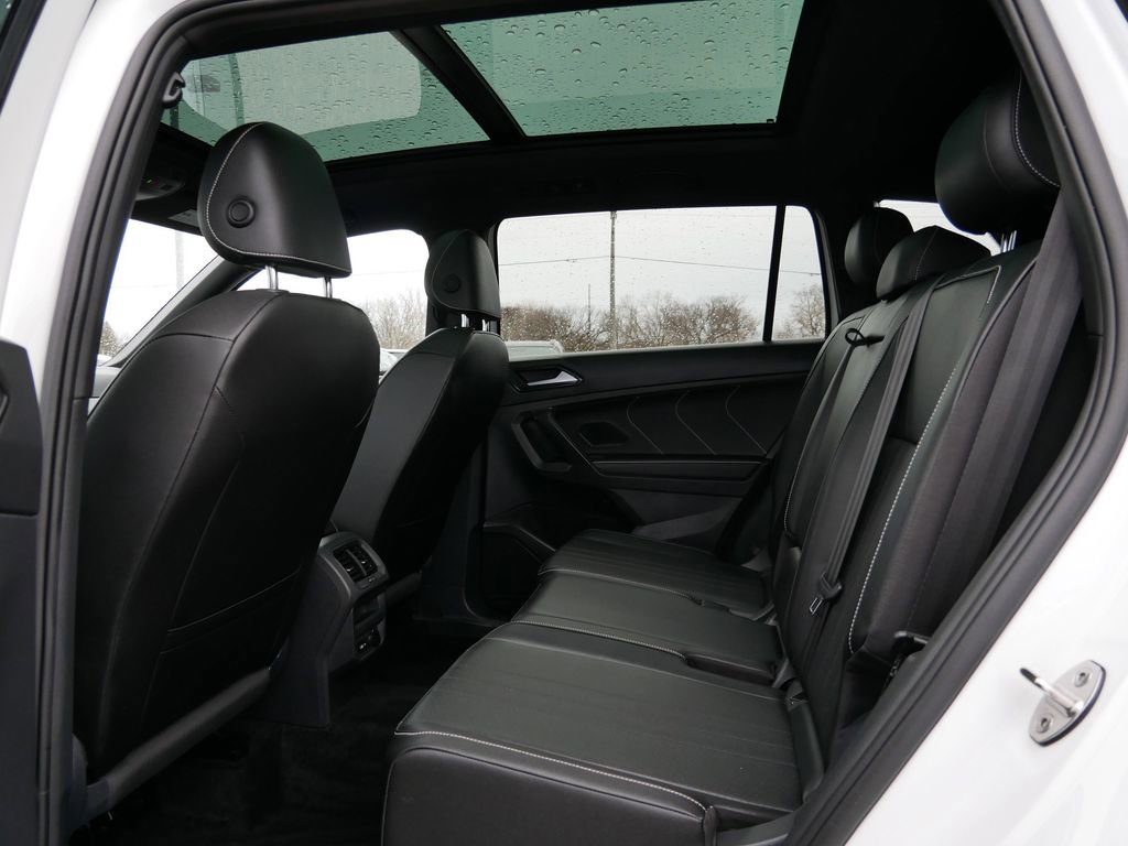 Used 2023 Volkswagen Tiguan SE R-Line image 12