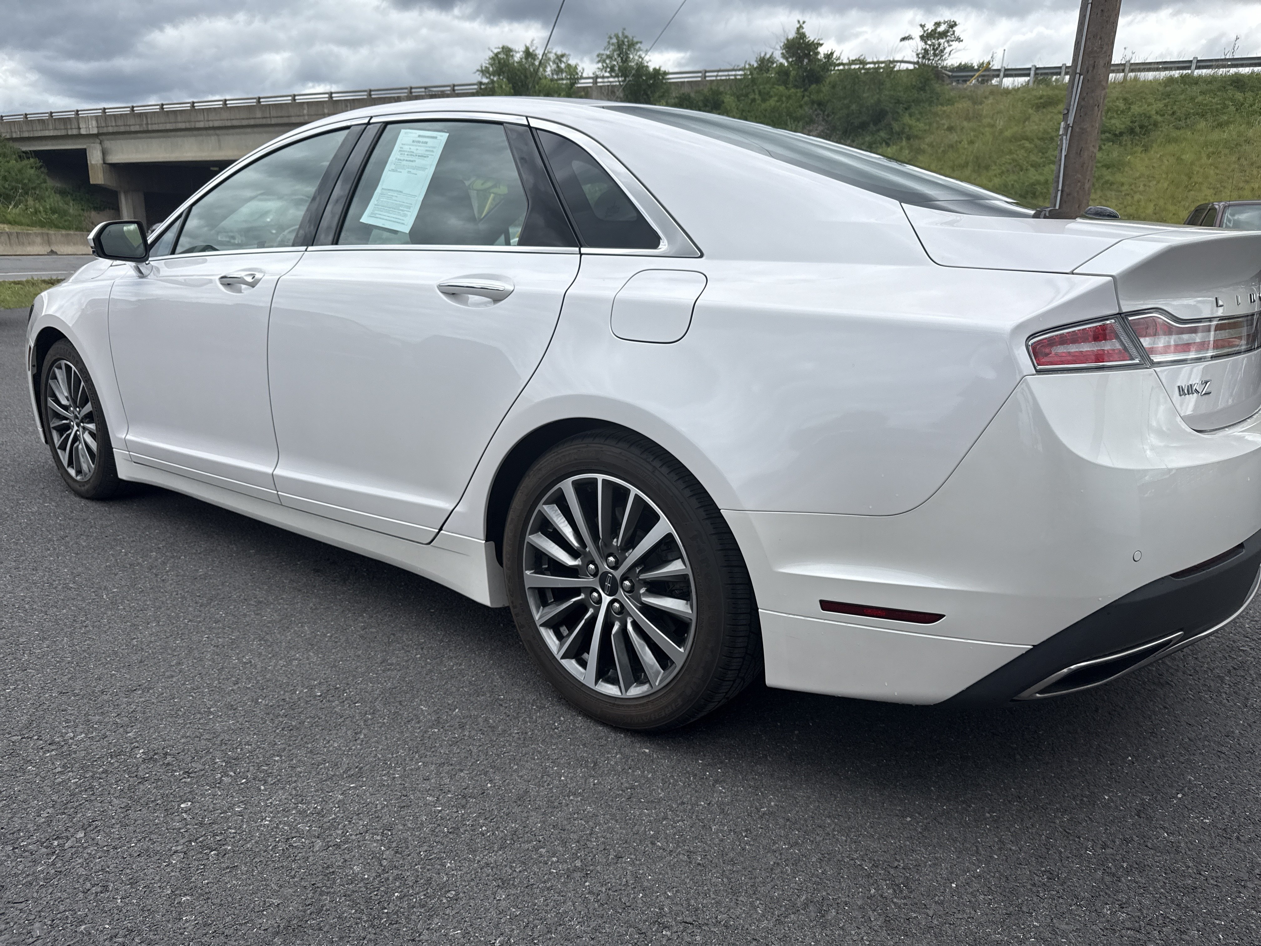 Used 2020 Lincoln MKZ FWD image 5