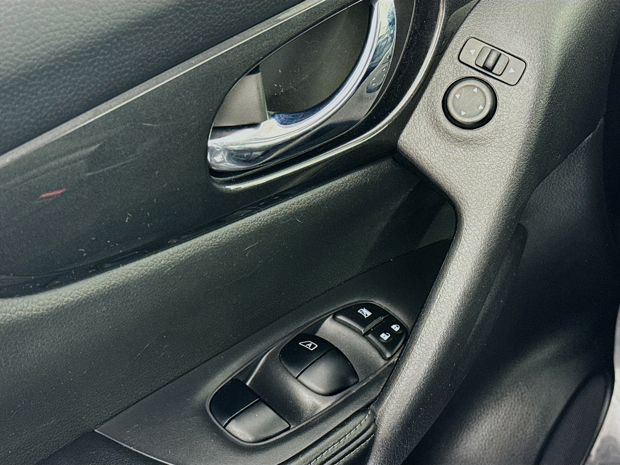 Used 2018 Nissan Rogue FWD image 17