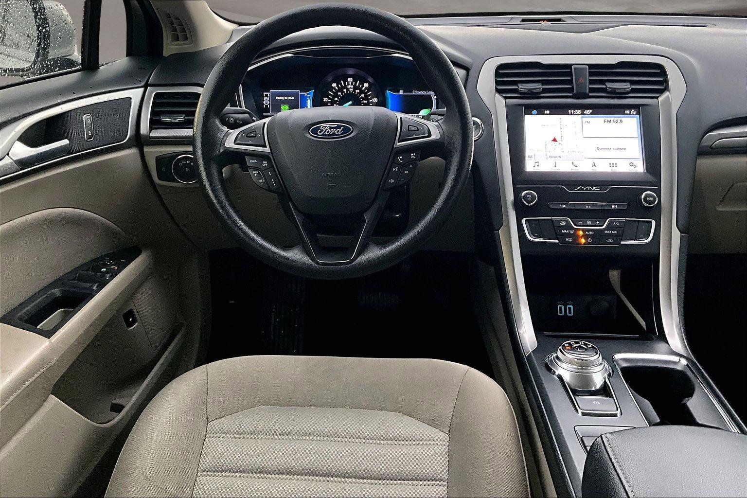 Used 2019 Ford Fusion SE image 6