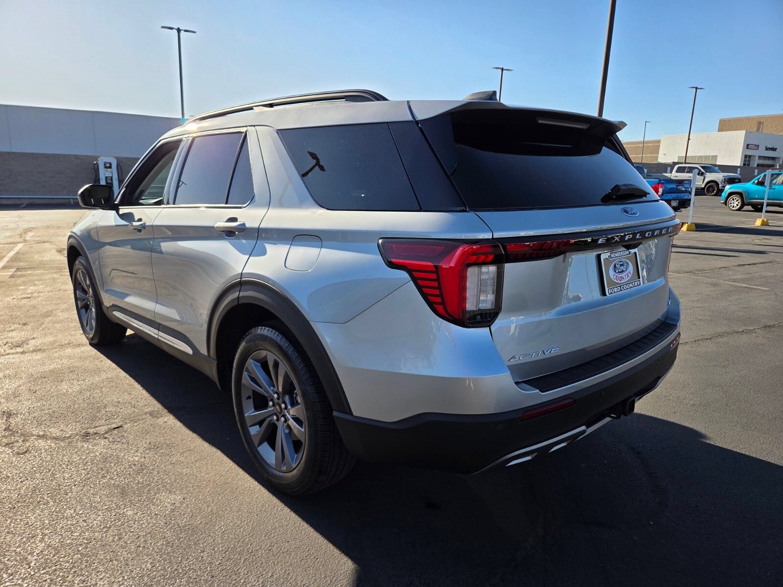 Certified 2025 Ford Explorer Active w/ Active Comfort Package AWD/4WD image 4