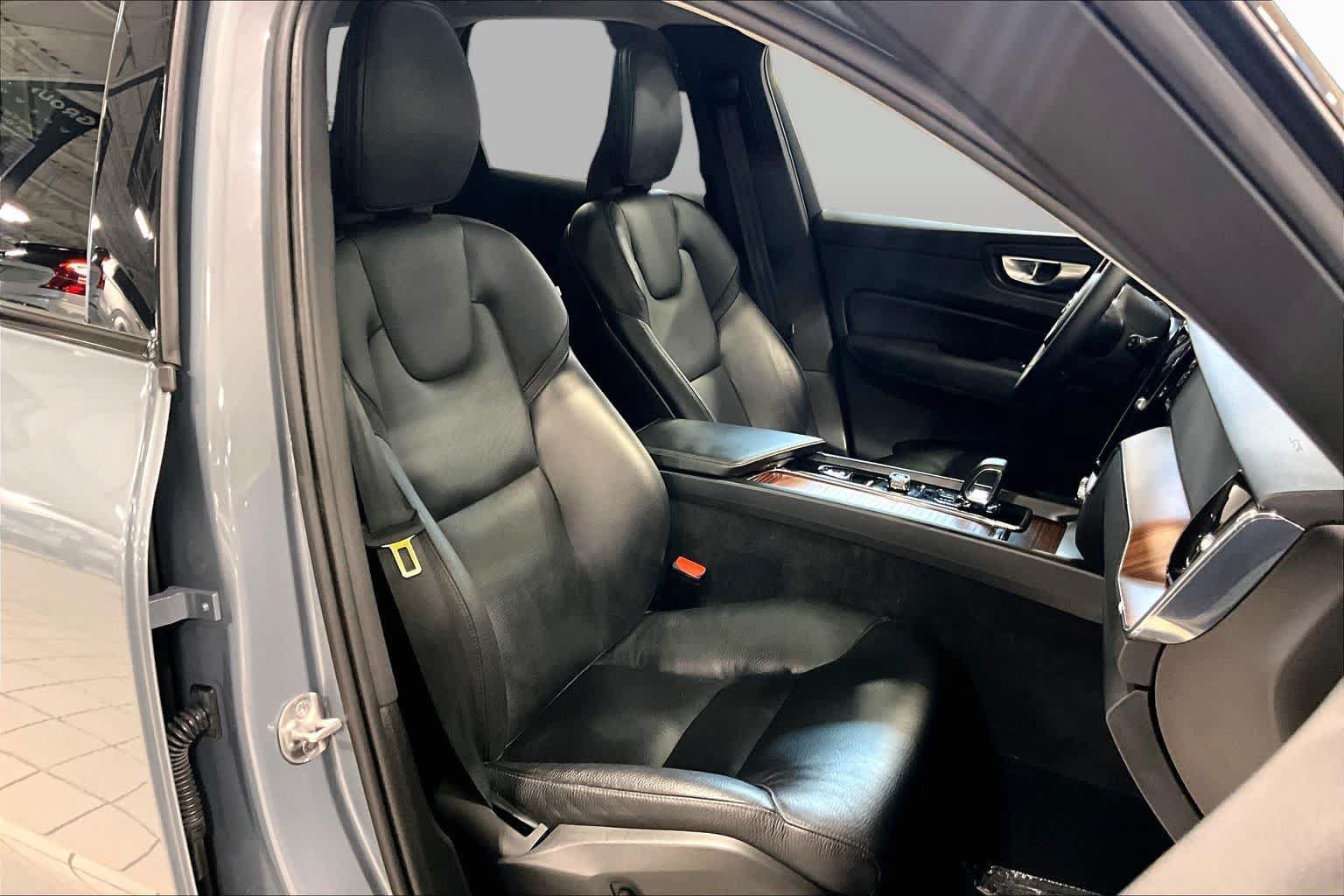 Used 2024 Volvo XC60 B5 Plus w/ Climate Package AWD/4WD image 8