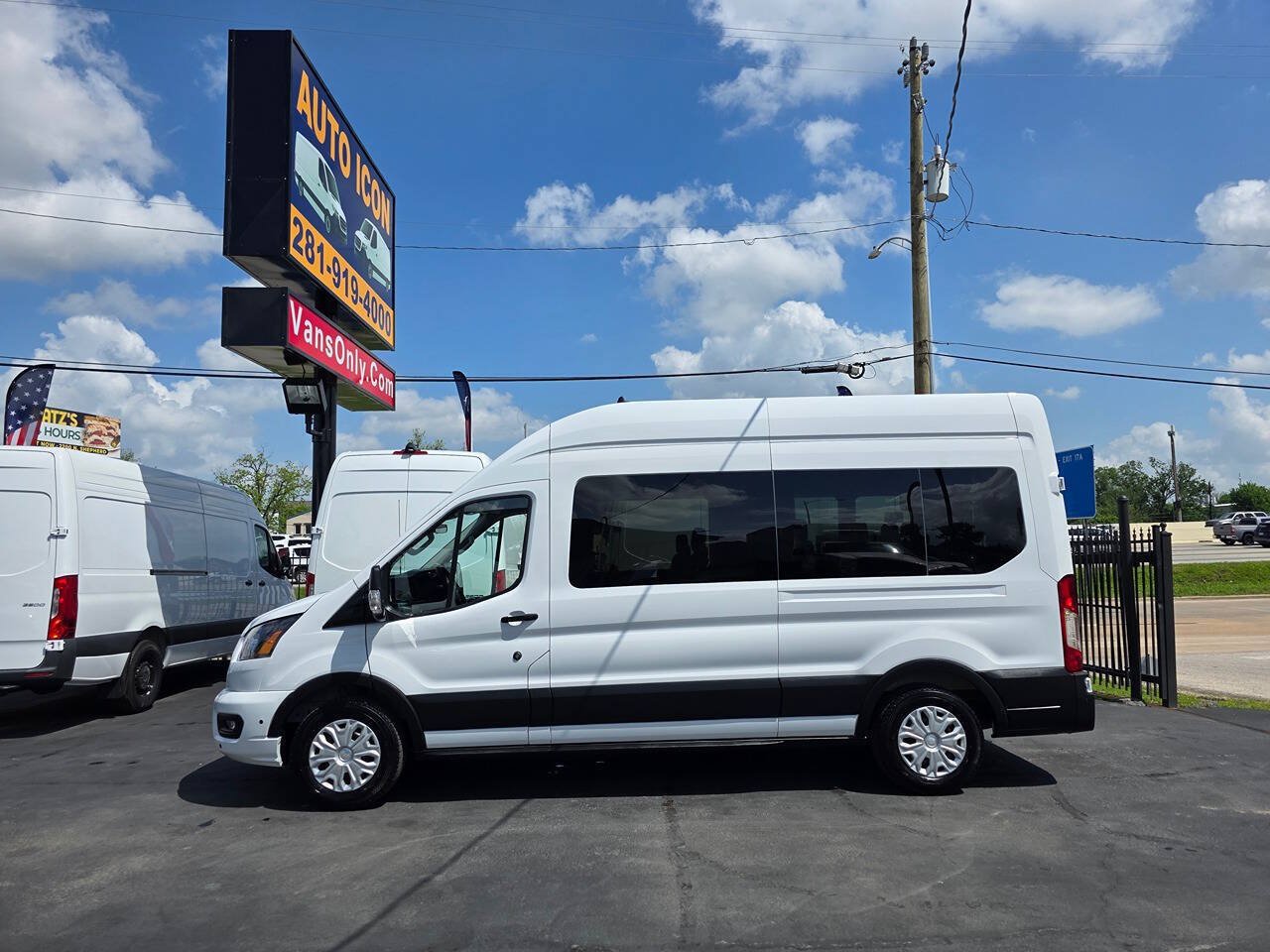 Used 2025 Ford Transit 350 XLT RWD image 4