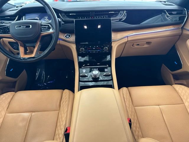 Used 2025 Jeep Grand Cherokee Summit AWD/4WD image 34