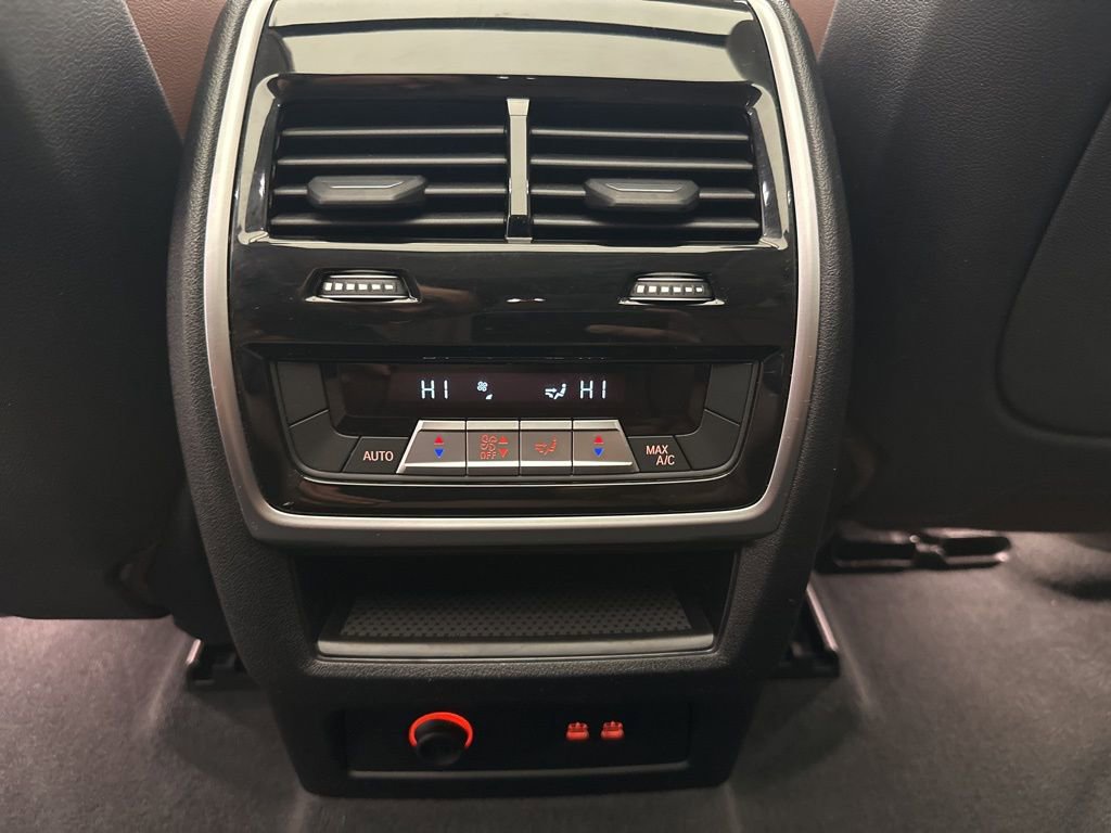 Used 2020 BMW X7 xDrive40i w/ Luxury Seating Package image 23