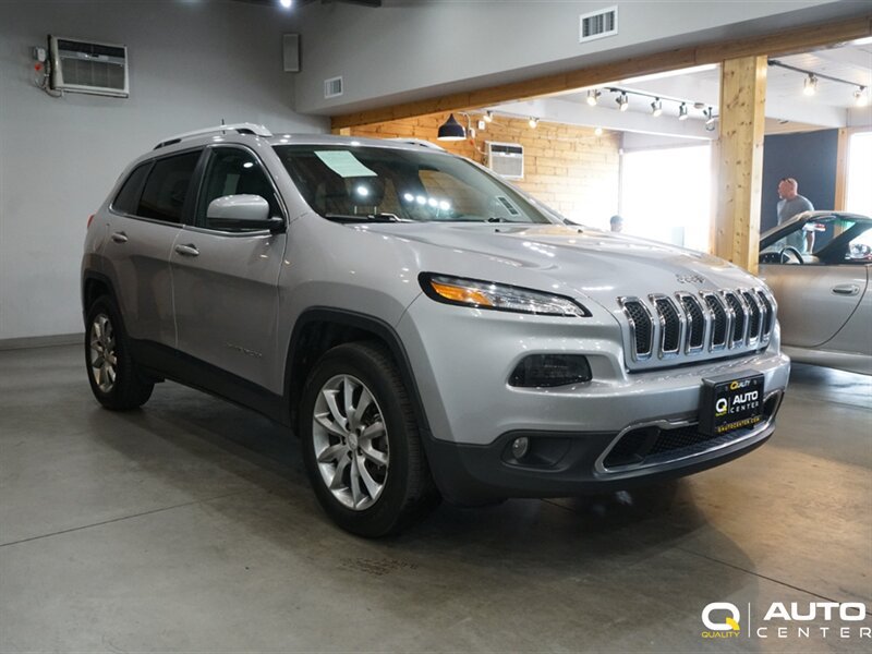 Used 2017 Jeep Cherokee Limited AWD/4WD image 3