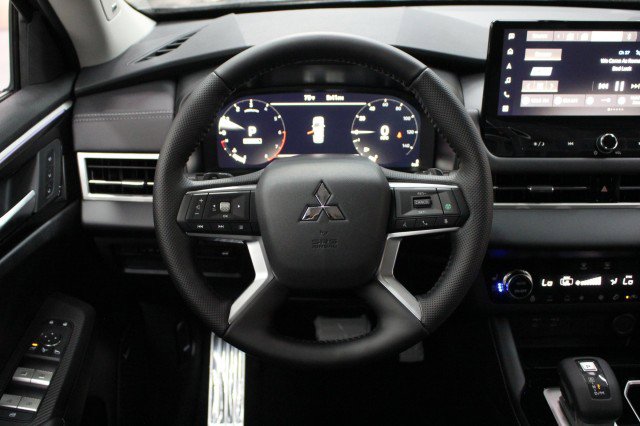 New 2026 Mitsubishi Outlander SEL image 21