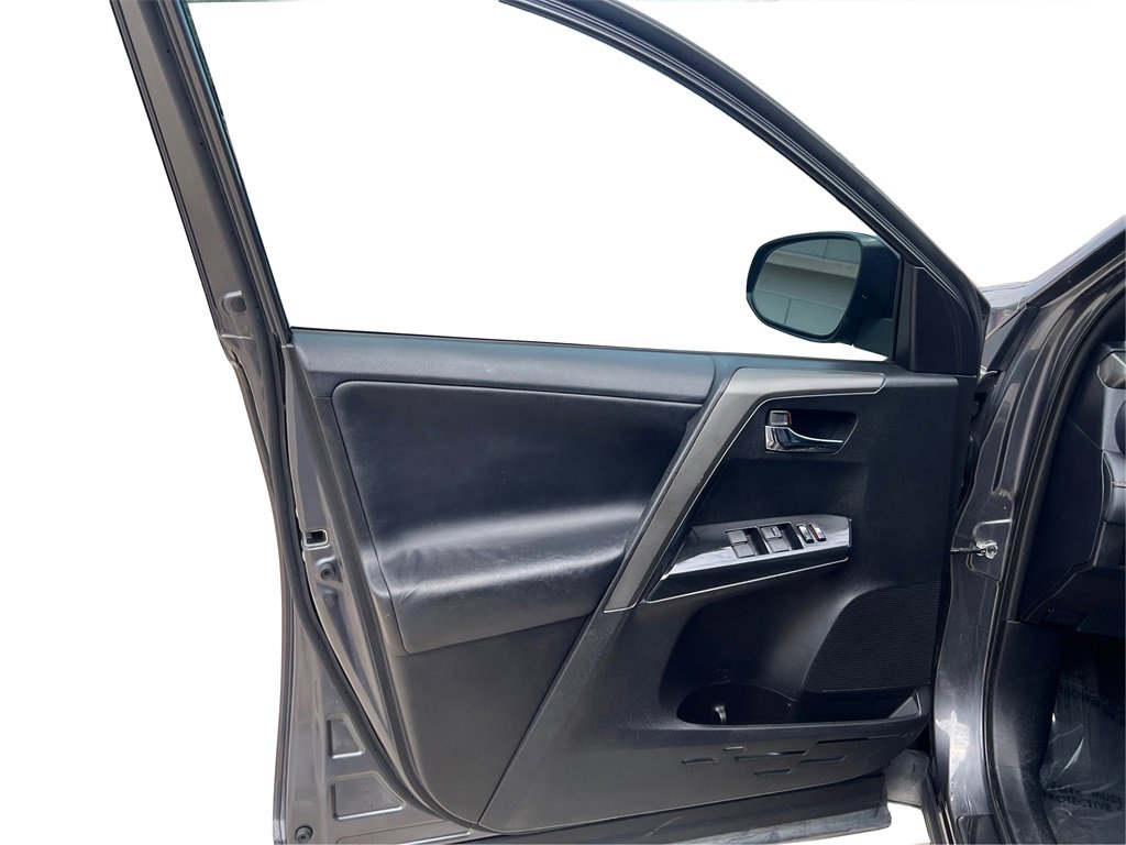 Used 2016 Toyota RAV4 SE image 20