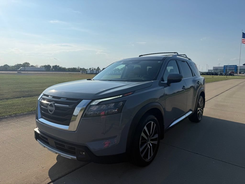 Used 2025 Nissan Pathfinder Platinum w/ Cargo Package AWD/4WD image 11