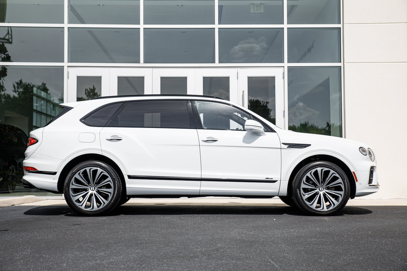 Used 2023 Bentley Bentayga Extended Wheelbase AWD/4WD image 10