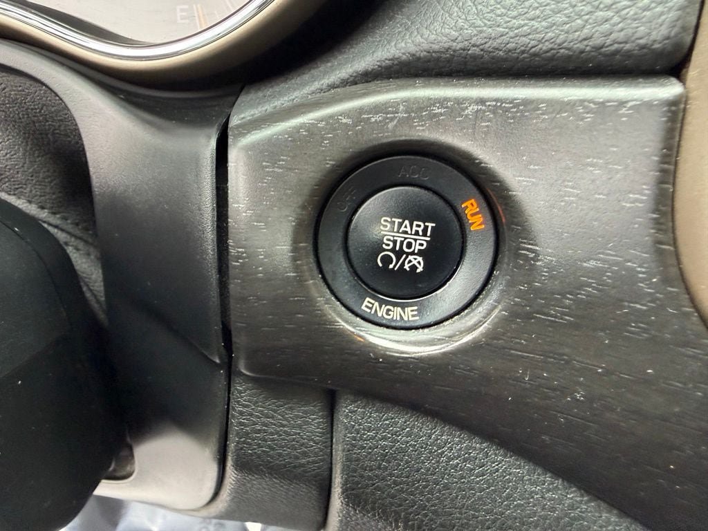 Used 2016 Jeep Grand Cherokee Laredo w/ Quick Order Package 23E AWD/4WD image 29
