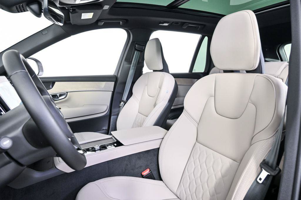 New 2026 Volvo XC90 B6 Plus w/ Protection Package Premier AWD/4WD image 5
