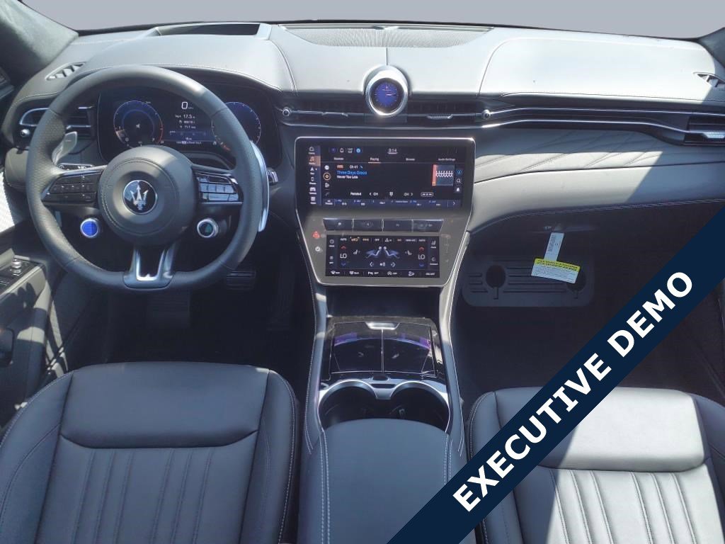 New 2024 Maserati Grecale GT image 3