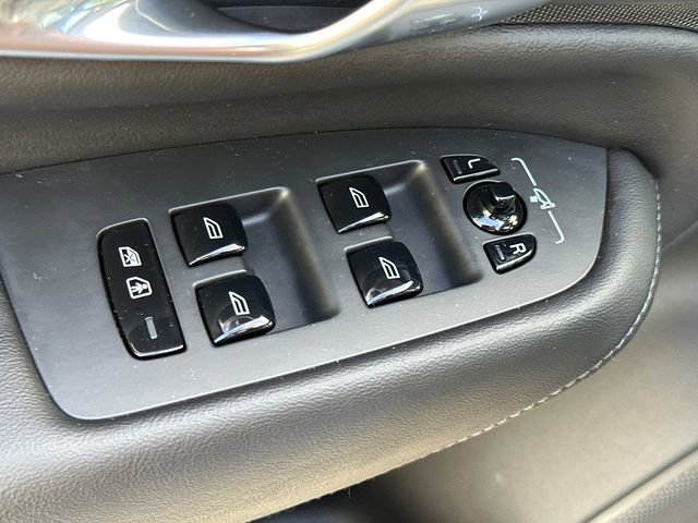 Used 2025 Volvo XC90 B6 Plus image 29