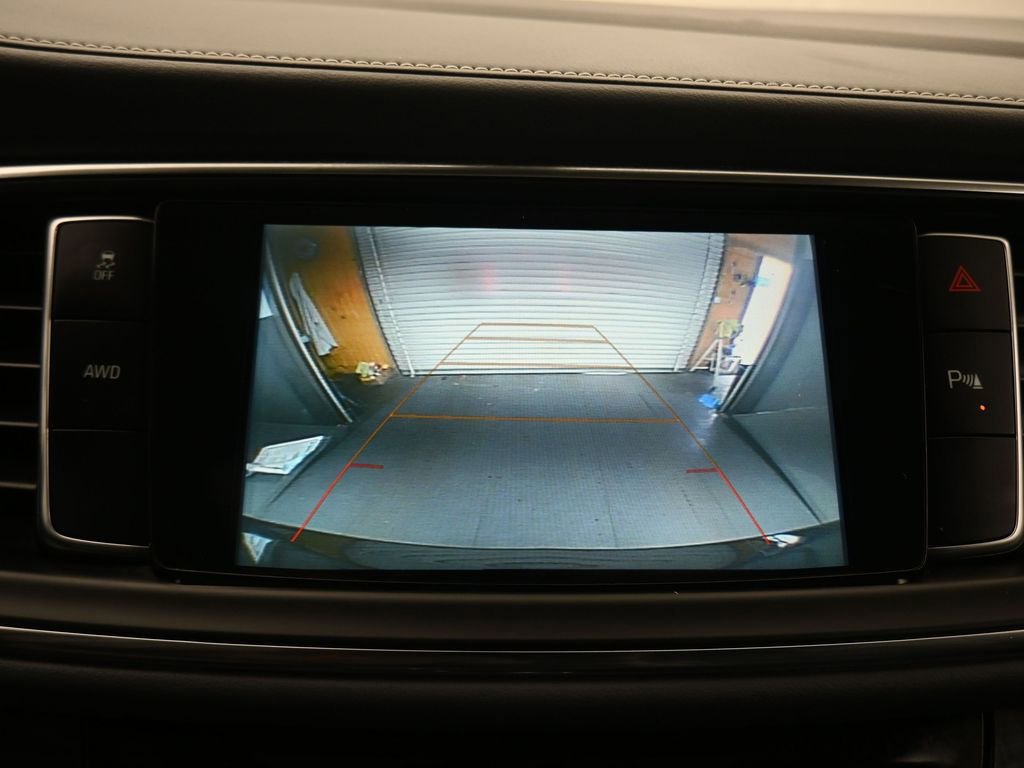 Used 2018 Buick Enclave Essence AWD/4WD image 20