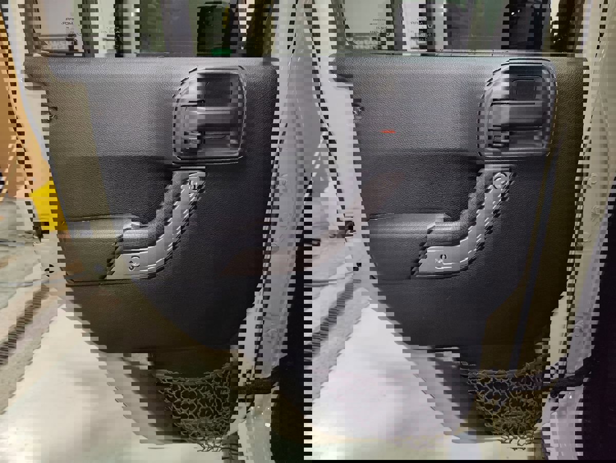 Used 2018 Jeep Wrangler Unlimited Sport S image 34