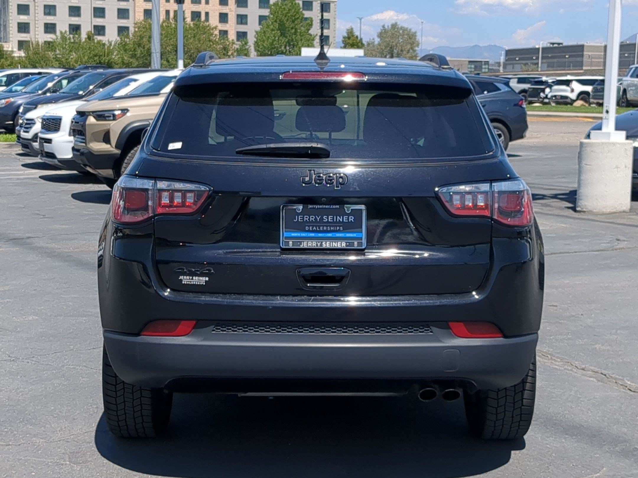 Used 2020 Jeep Compass Latitude AWD/4WD image 5