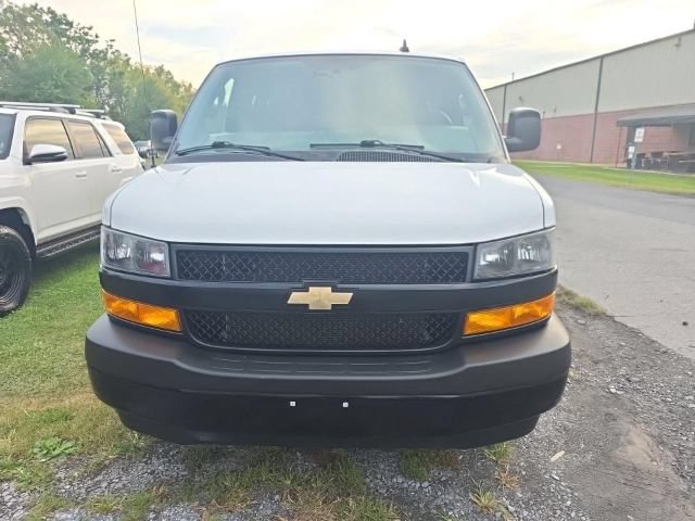 Used 2020 Chevrolet Express 3500 LS RWD image 2
