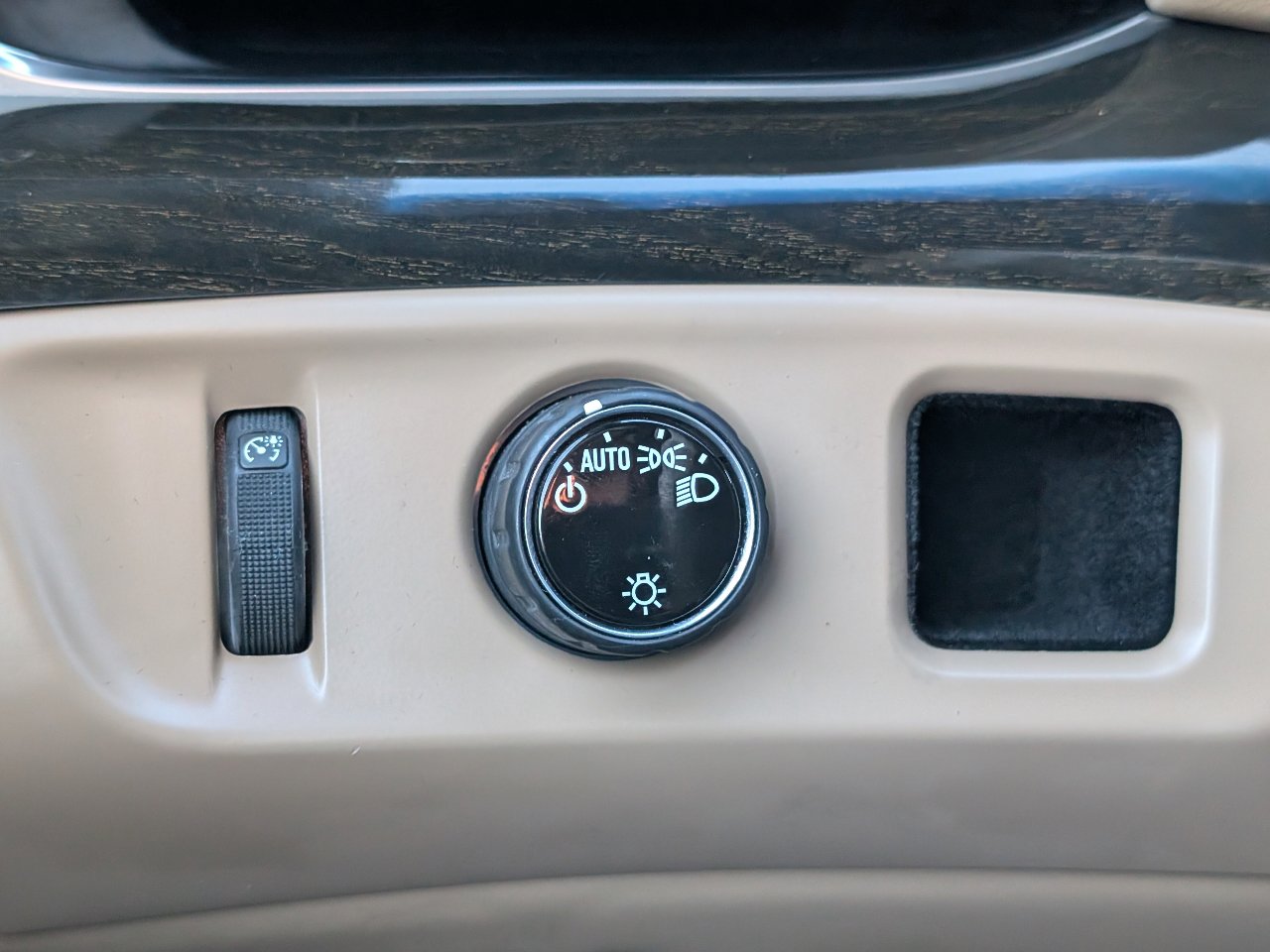 Used 2018 Cadillac Escalade Platinum image 14