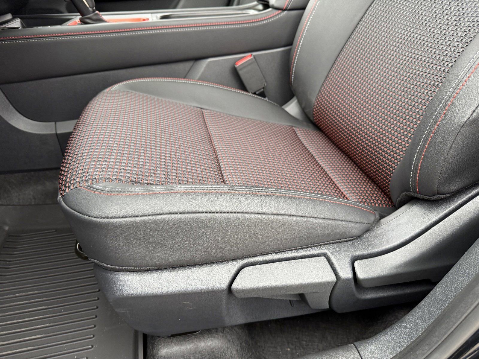 New 2026 Nissan Kicks SR w/ Cold Weather Package image 5