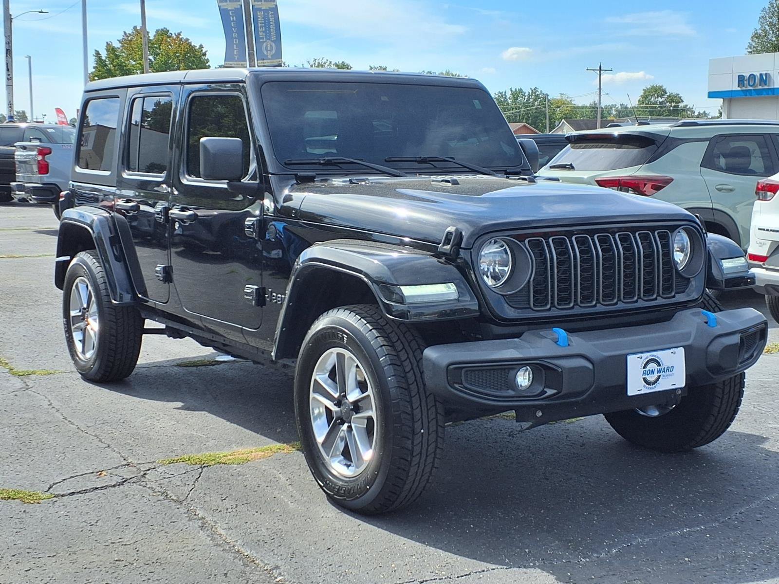 Used 2024 Jeep Wrangler Unlimited w/ Dual Top Group AWD/4WD image 27