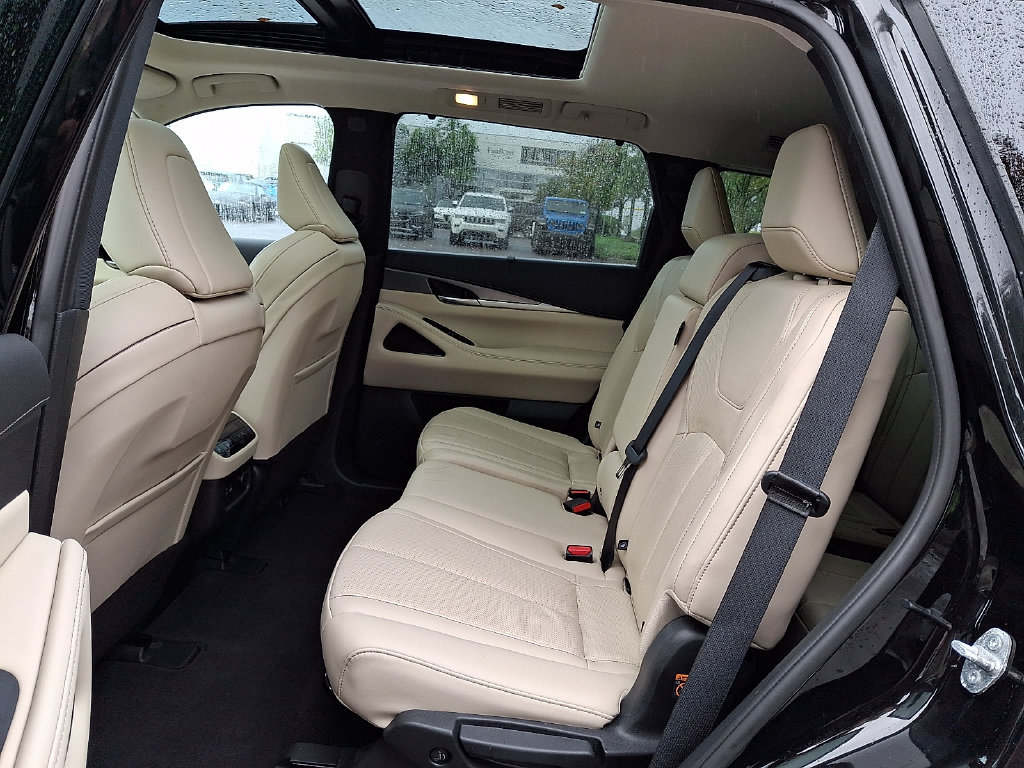 Certified 2023 INFINITI QX60 Luxe w/ Cargo Package AWD/4WD image 11