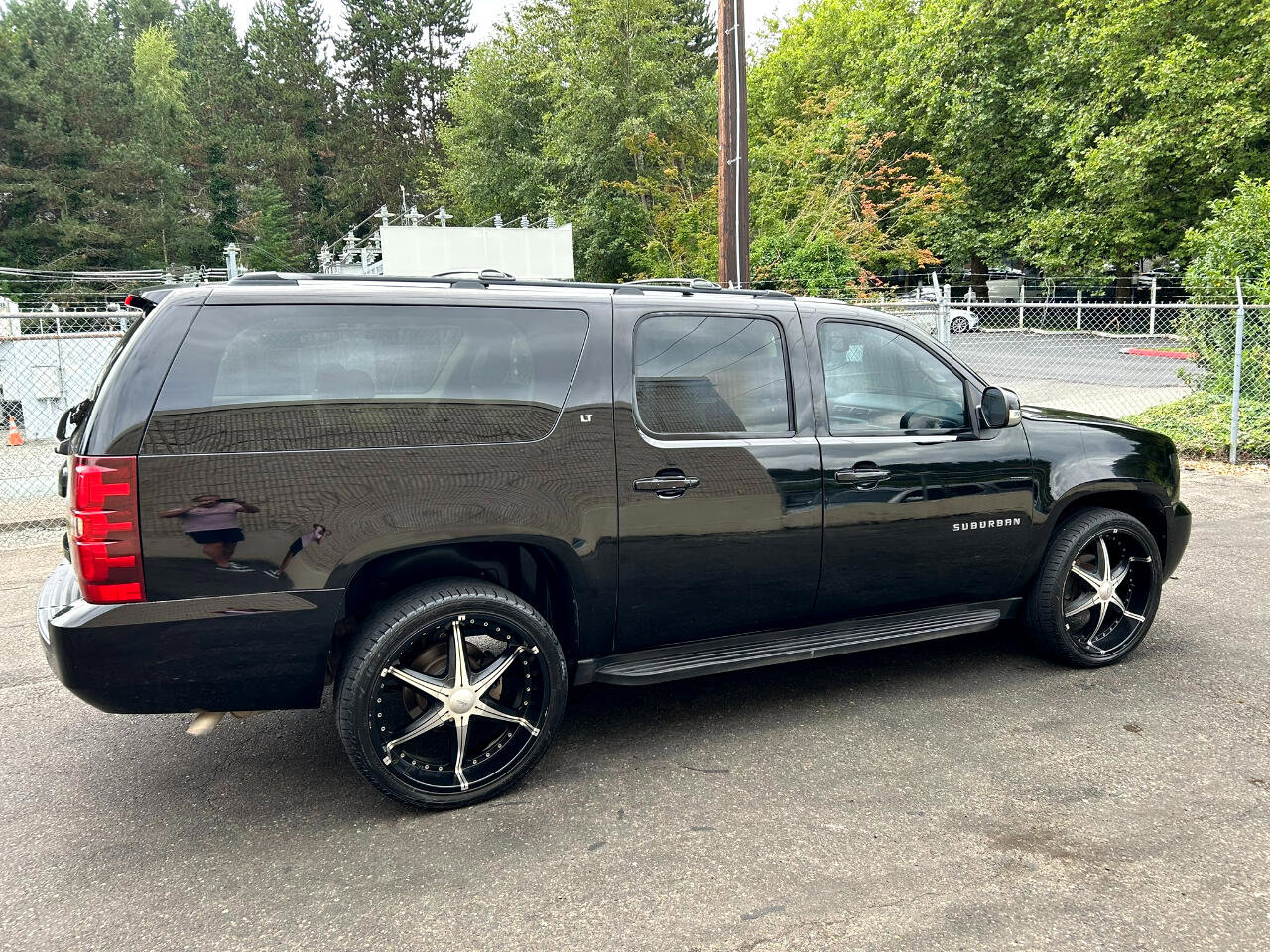 Used 2012 Chevrolet Suburban LT w/ Luxury Package image 4