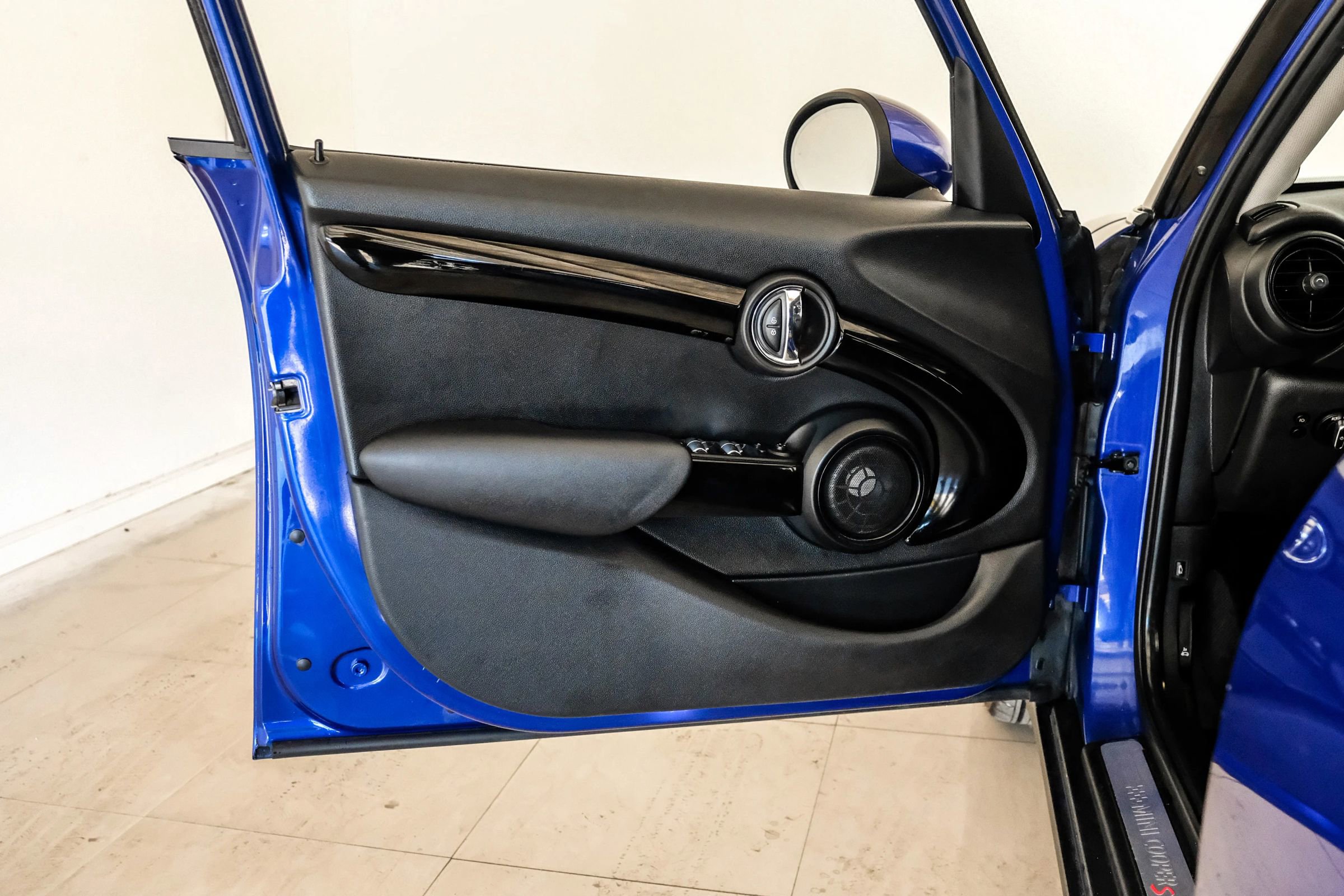 Used 2019 MINI Cooper S w/ Premium Package FWD image 32