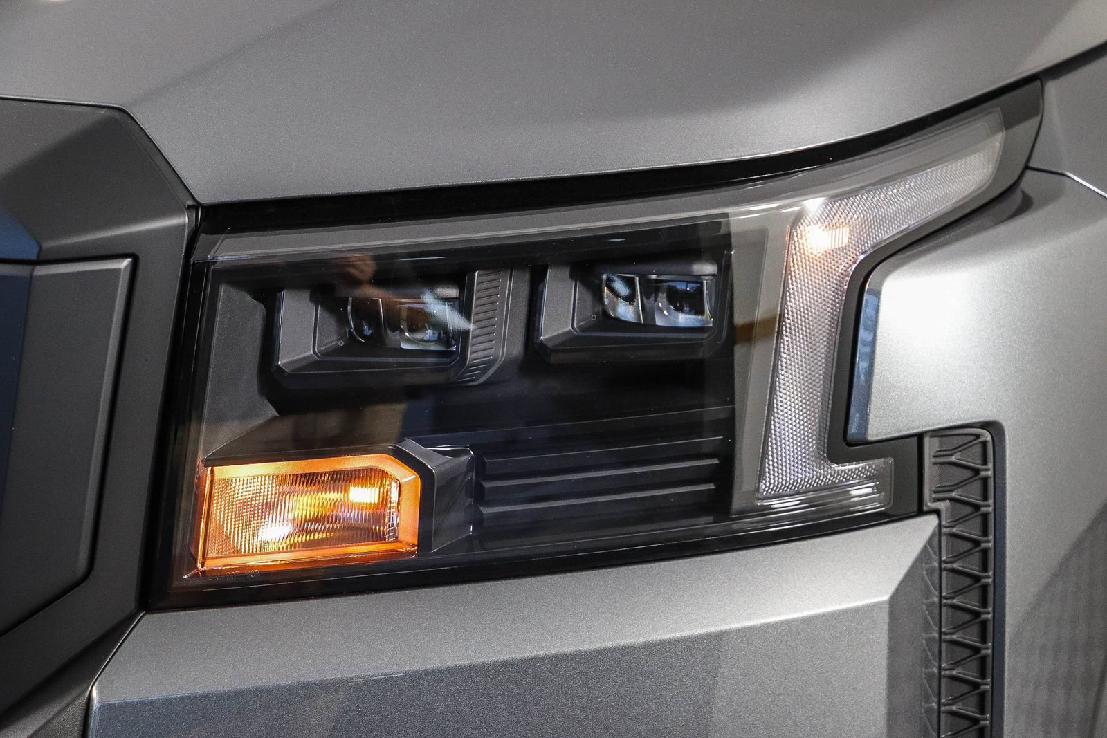 New 2027 Nissan Frontier S RWD image 4