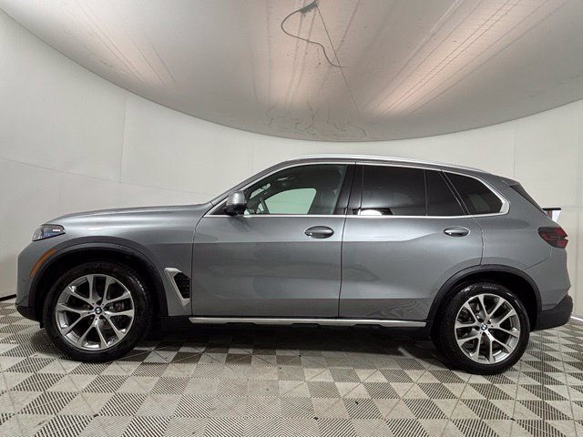 Used 2024 BMW X5 xDrive40i w/ Premium Package AWD/4WD image 4